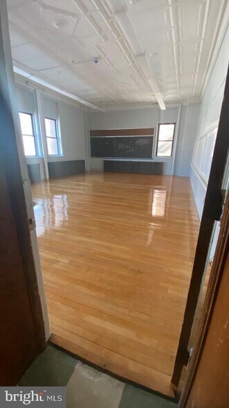 More Photos Of 6649 Tulip St, Philadelphia Schools For Lease