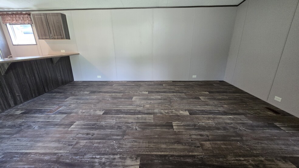 More Photos Of 44 Crawford Dr, Lake Placid Manufactured Housing Mobile Home Park For Sale