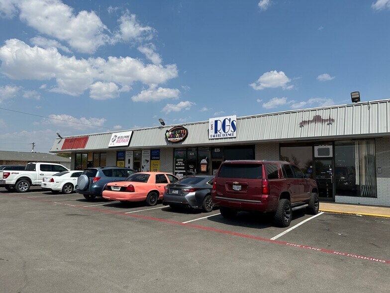 More Photos Of 800 N Crowley Rd, Crowley Storefront For Sale