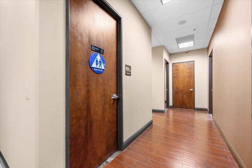 More Photos Of 7206 N Milburn Ave, Fresno Medical For Lease