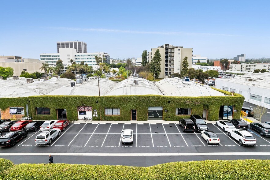 More Photos Of 2014-2058 Broadway, Santa Monica Office For Lease