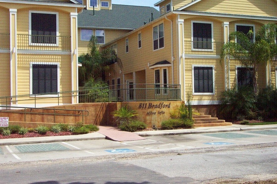 More Photos Of 811 Bradford Ave, Kemah Office For Lease