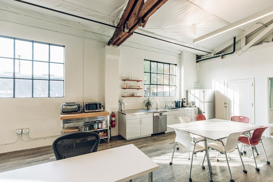 More Photos Of 840 SE Washington St, Portland Loft Creative Space For Sale