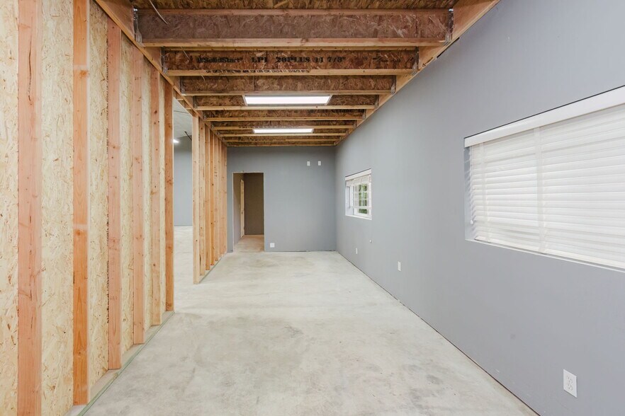 More Photos Of 1415 Lumsden Rd, Port Orchard Warehouse For Sale