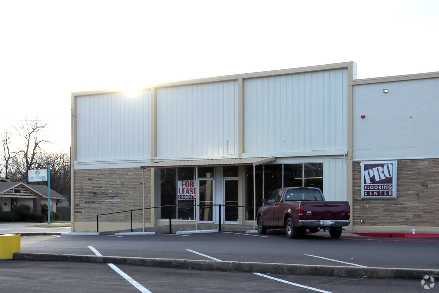 More Photos Of 2400 W Okmulgee St, Muskogee Freestanding For Lease