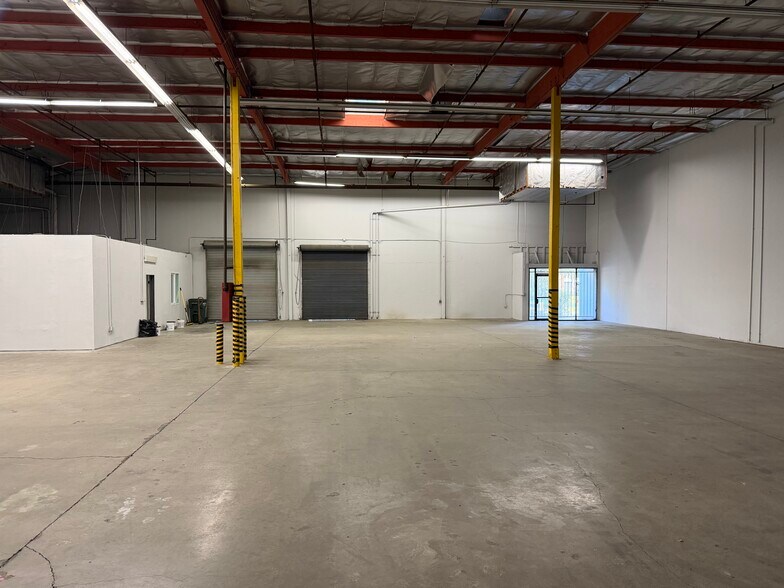 More Photos Of 16417-16441 Berwyn Rd, Cerritos Warehouse For Lease