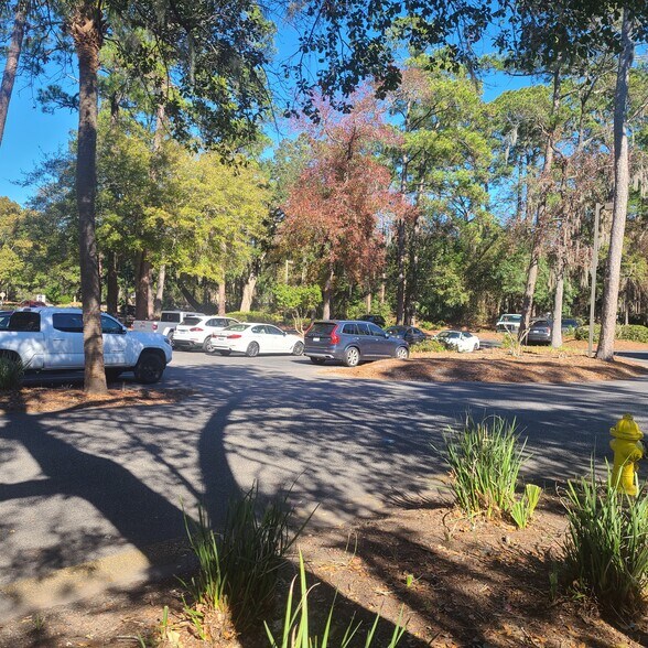 More Photos Of 32 Office Park Rd, Hilton Head Island Office For Lease