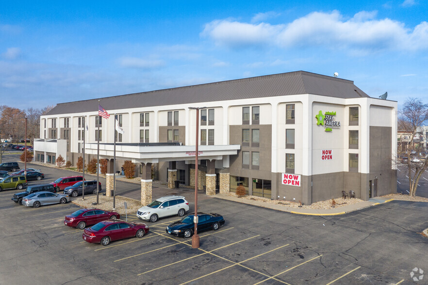 Primary Photo Of 3185 S Dirksen Pkwy, Springfield Hotel For Sale