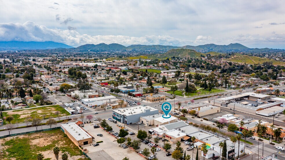 More Photos Of 9468-9472 Magnolia Ave, Riverside Storefront For Lease
