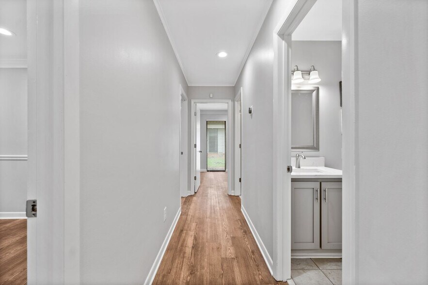 More Photos Of 600 Bld C Houze Way, Roswell Medical For Lease