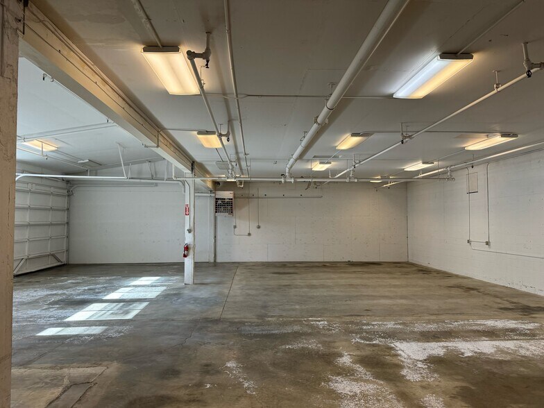 More Photos Of 1109 N 36th St, Seattle Warehouse For Lease