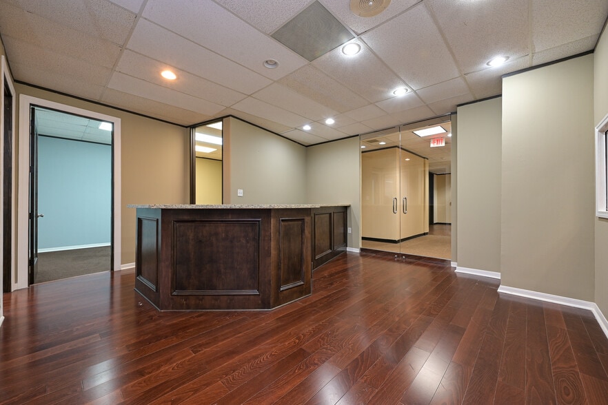 More Photos Of 5625 Cypress Creek Pky, Houston Office For Sale
