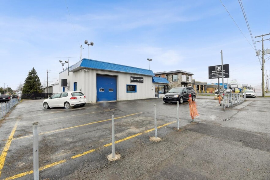 Primary Photo Of 13978 Boul du Curé-Labelle, Mirabel Storefront For Sale