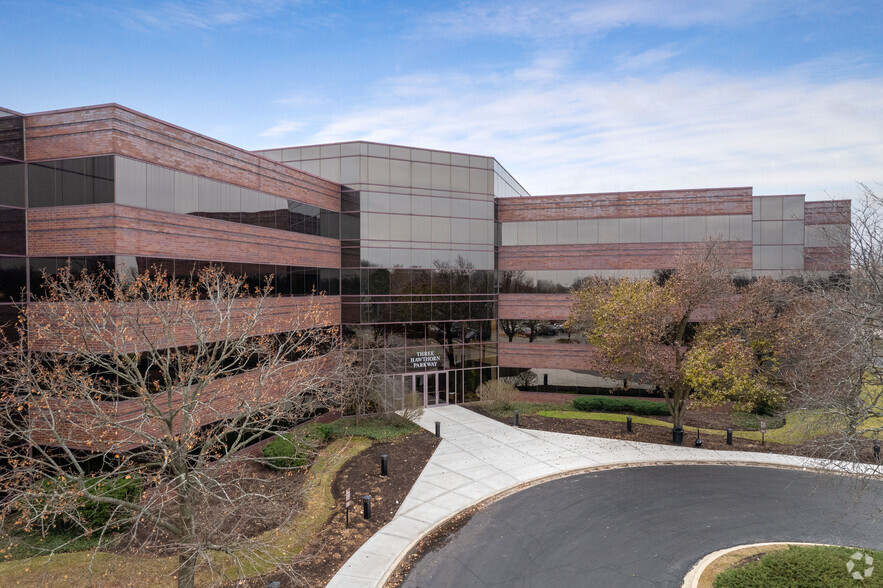 Primary Photo Of 3 Hawthorn Pky, Vernon Hills Office For Lease