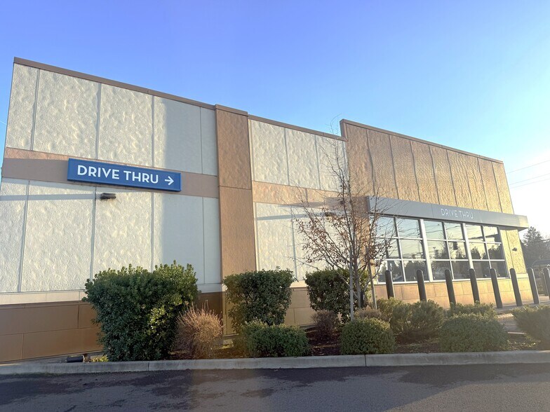 More Photos Of 636 N Main St, Phoenix General Retail For Lease