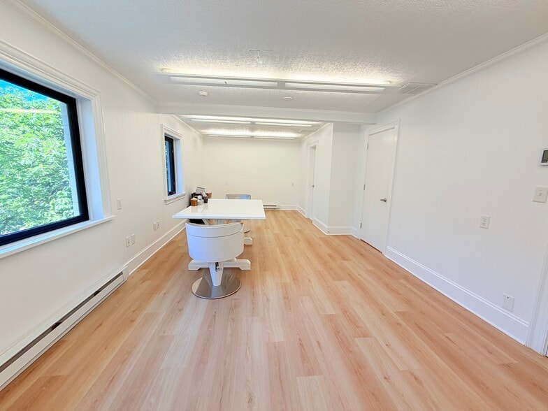 More Photos Of 31 Saint Roch Ave, Greenwich Office Residential For Lease