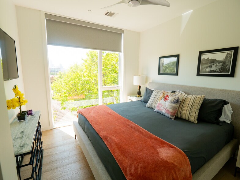 More Photos Of 2208 Lake Austin Blvd, Austin Office Residential For Sale