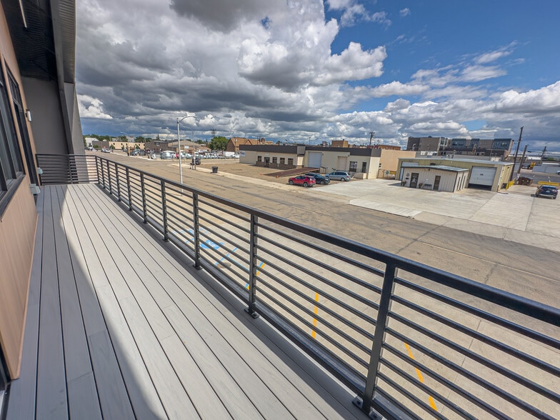 More Photos Of 107 Washington Ave, Williston Flex For Sale