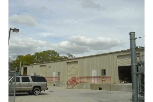 More Photos Of 8561 Rayson Rd, Houston Warehouse For Lease