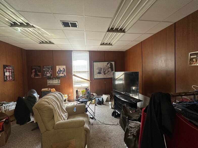 More Photos Of 3314 Millbranch Rd, Memphis Flex For Sale