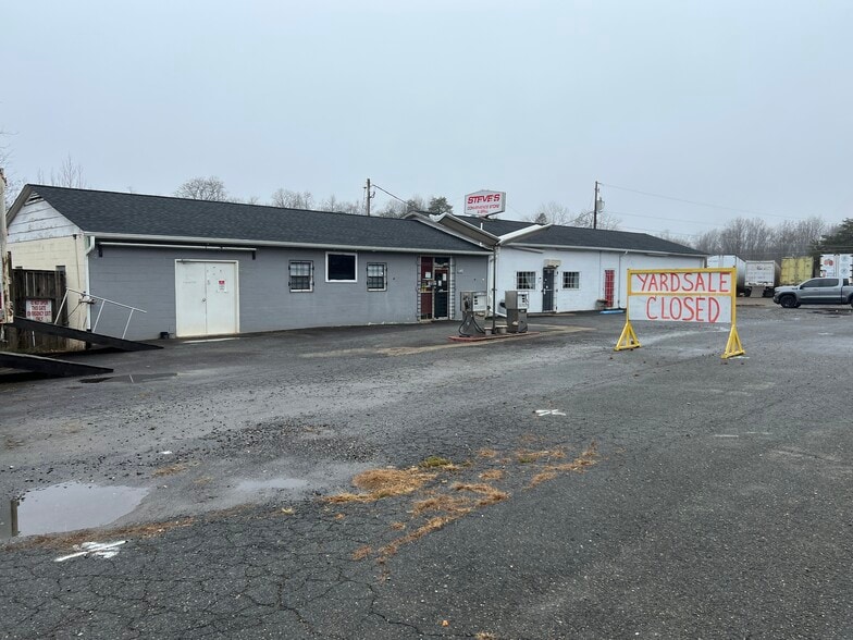 More Photos Of 854 NC-770, Mayodan Bar For Sale