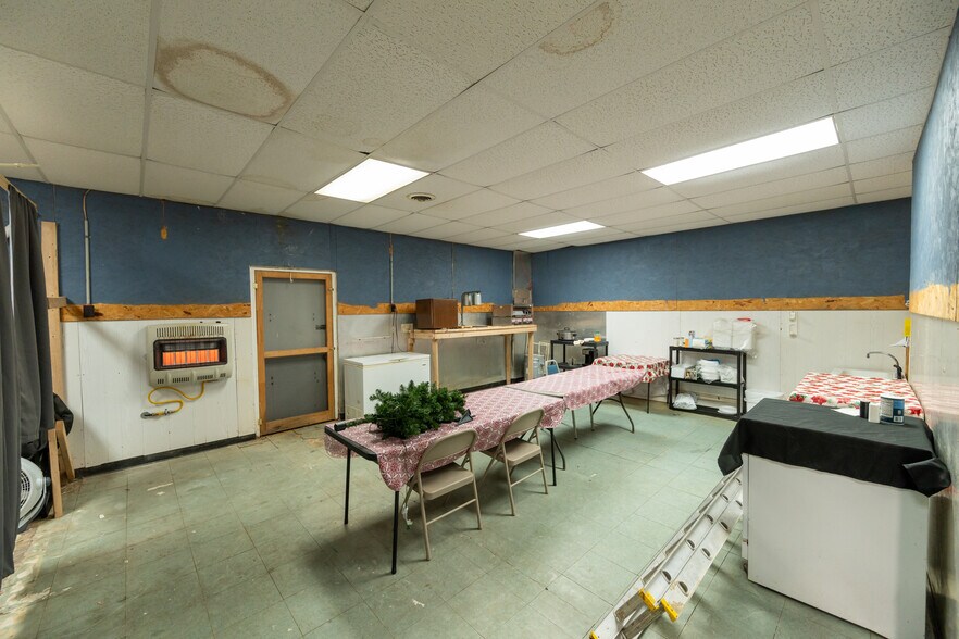 More Photos Of 20310 Main St E, Huntingdon Storefront For Sale