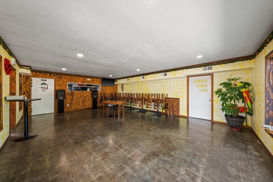 More Photos Of 4455 Highway 27, Kerrville Flex For Sale