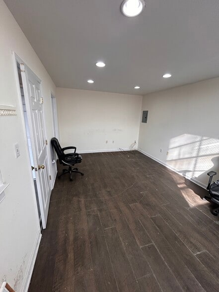 More Photos Of 1408 Gordon Ave, Richmond Warehouse For Lease