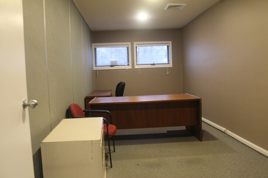 More Photos Of 87 S Main St, Newtown Office For Sale
