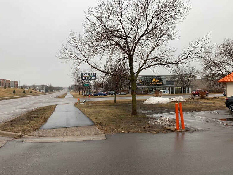 More Photos Of 15129 Foliage Ave, Apple Valley Auto Repair For Sale