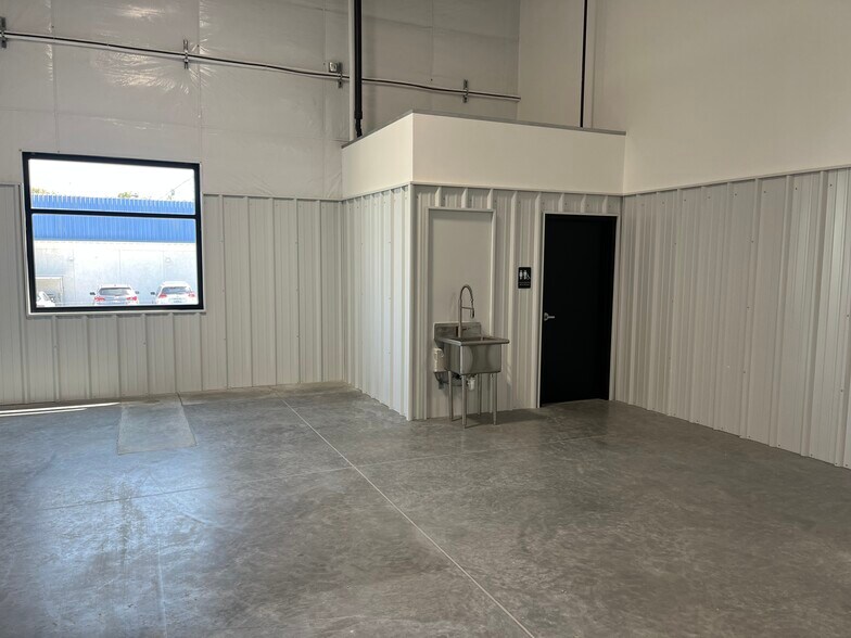 More Photos Of 5418 W. Hood, Kennewick Industrial For Lease