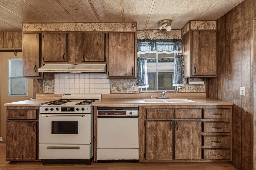 More Photos Of 2776 Lakeshore Blvd, Lakeport Manufactured Housing Mobile Home Park For Sale