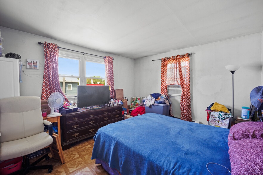 More Photos Of 2516-2518 N Dupont Pky, Middletown Freestanding For Sale