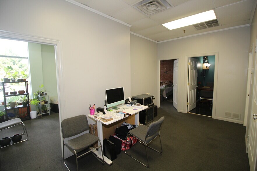 More Photos Of 121 Friends Ln, Newtown Medical For Sale