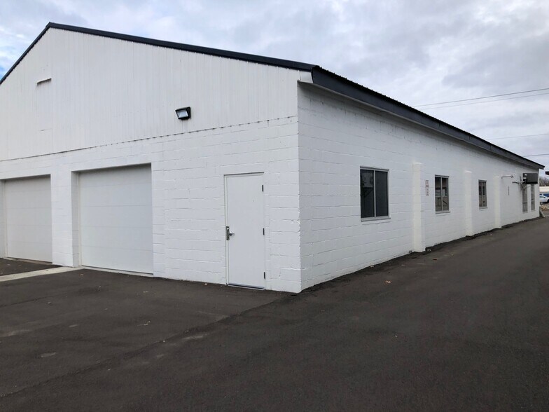 More Photos Of 5213 W Broadway Ave, Minneapolis Auto Dealership For Lease