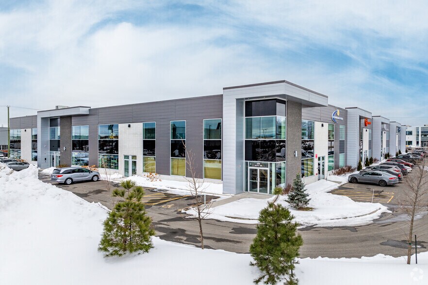 More Photos Of 306 Allée Du Golf, Saint-eustache Light Distribution For Lease