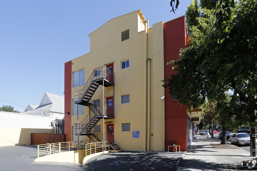 More Photos Of 2530 J St, Sacramento Office For Lease