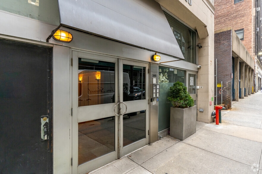 More Photos Of 348 W 36th St, New York Apartments For Lease