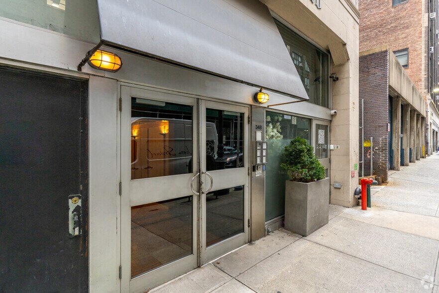 More Photos Of 348 W 36th St, New York Apartments For Lease