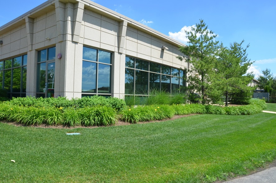 More Photos Of 320 Cardinal Dr, St Charles Medical For Lease