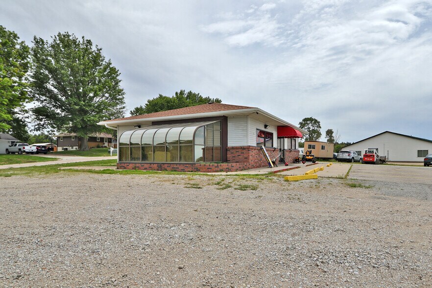 More Photos Of 472 12th St, Tecumseh General Retail For Sale