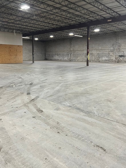 More Photos Of 1250 N Zane Ave, Golden Valley Manufacturing For Sale