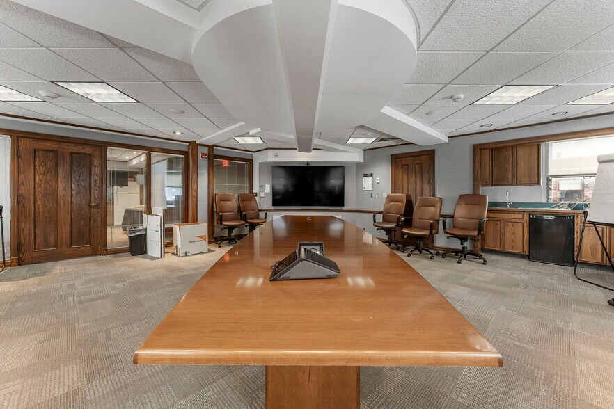 More Photos Of 1 W Market St, Corning Office For Lease