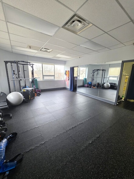 More Photos Of 10720 Yonge St, Richmond Hill Storefront Retail Office For Lease