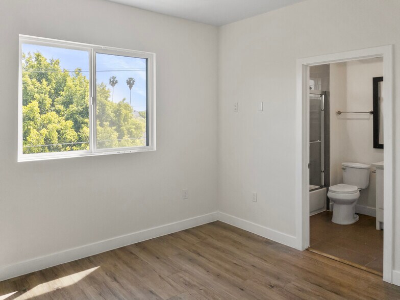 More Photos Of 1135 S Ardmore Ave, Los Angeles Apartments For Lease