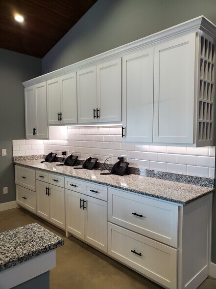 More Photos Of 202 W Main St, Gunter Medical For Sale