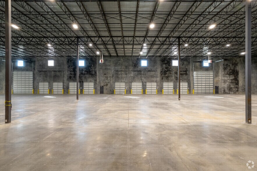 More Photos Of 1405 Cedar Port Park, Baytown Distribution For Lease