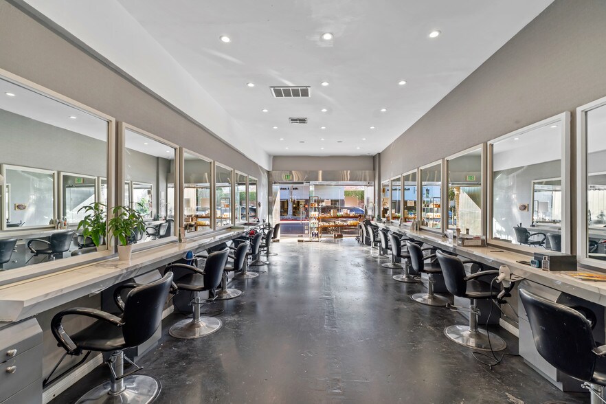 More Photos Of 201-205 S Robertson Blvd, Beverly Hills Storefront For Lease