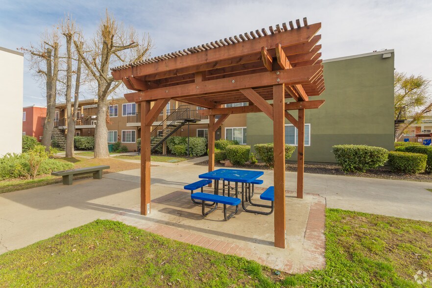 More Photos Of 5900 Riza Ave, Sacramento Apartments For Sale