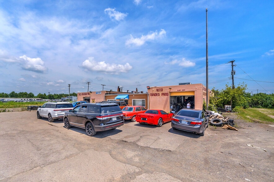 More Photos Of 29300 Goddard Rd, Romulus Manufacturing For Sale